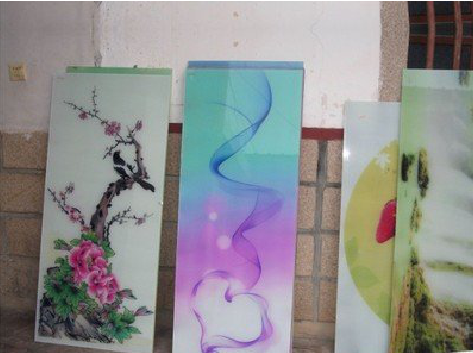 雷波玻璃喷绘的特点。