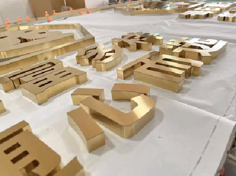 雷波拉丝不锈钢字的特点。